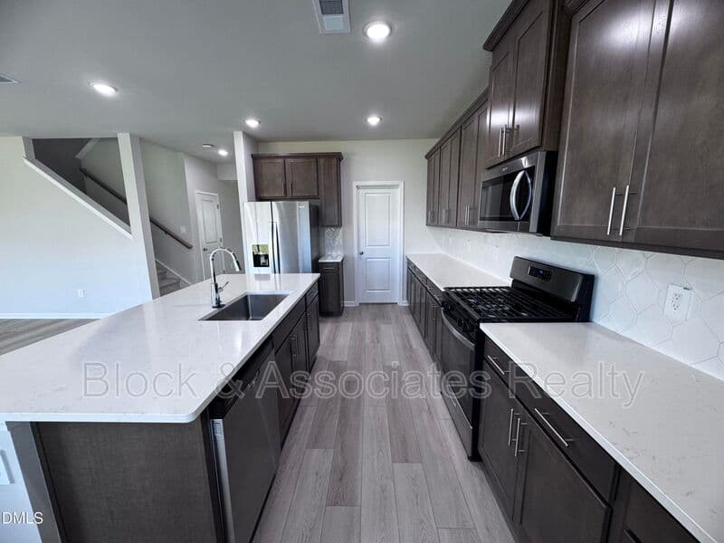 Angier House: 62 Thistle Patch Place