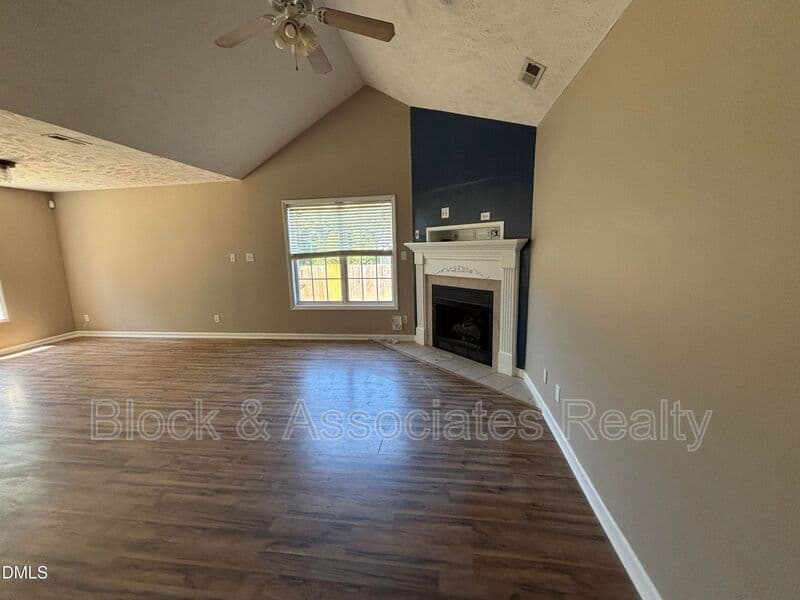 Raeford House: 337 Americana Dr