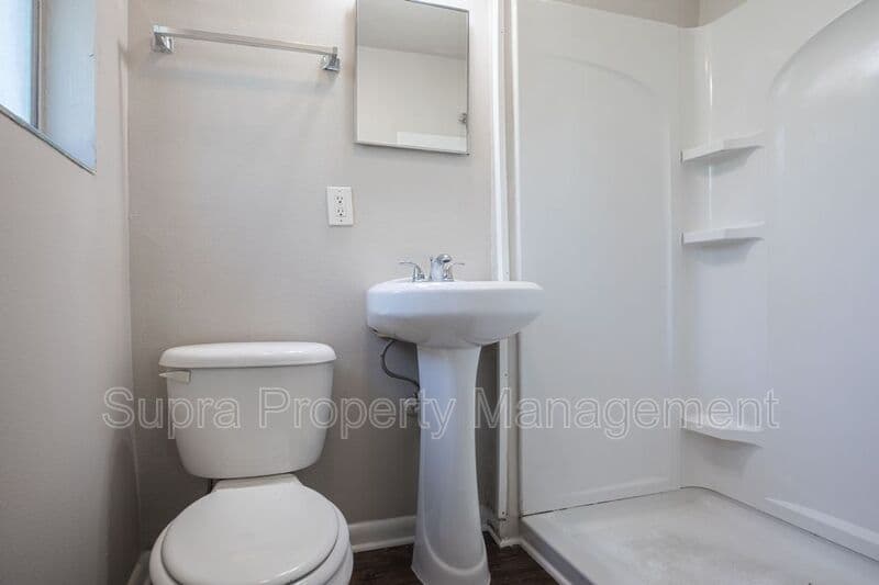 Jacksonville House: 6722 Frye Ave