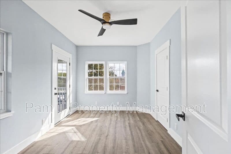 Savannah House: 3205 Burroughs St