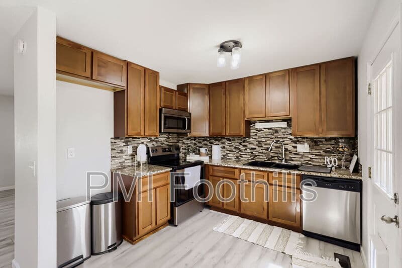 Aurora House: 12996 E Florida Dr
