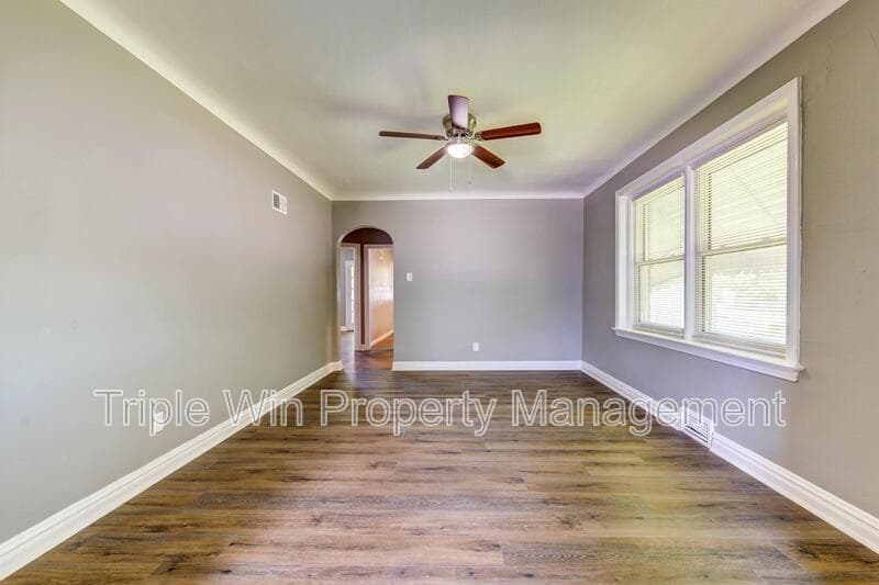 Saint Louis House: 8601 Virgil Ave