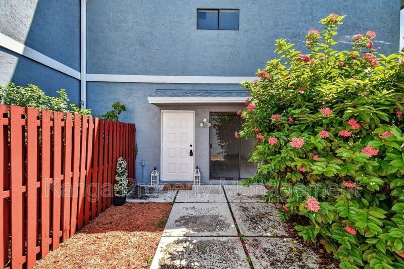 Boynton Beach Condo: 1 Crossings Circle