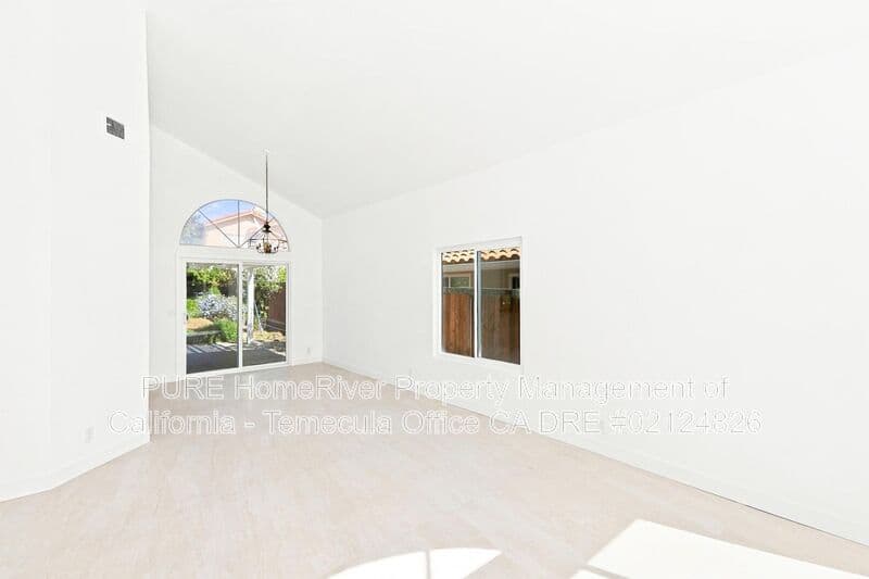 Temecula House: 27498 Rosebay Ct