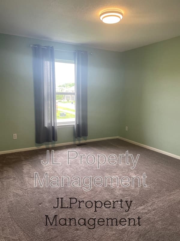 Kansas City Townhome: 3826 Northeast 86th Terrace