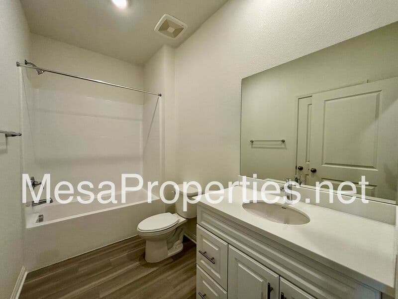 Victorville House: 10691 Sea Ace Place