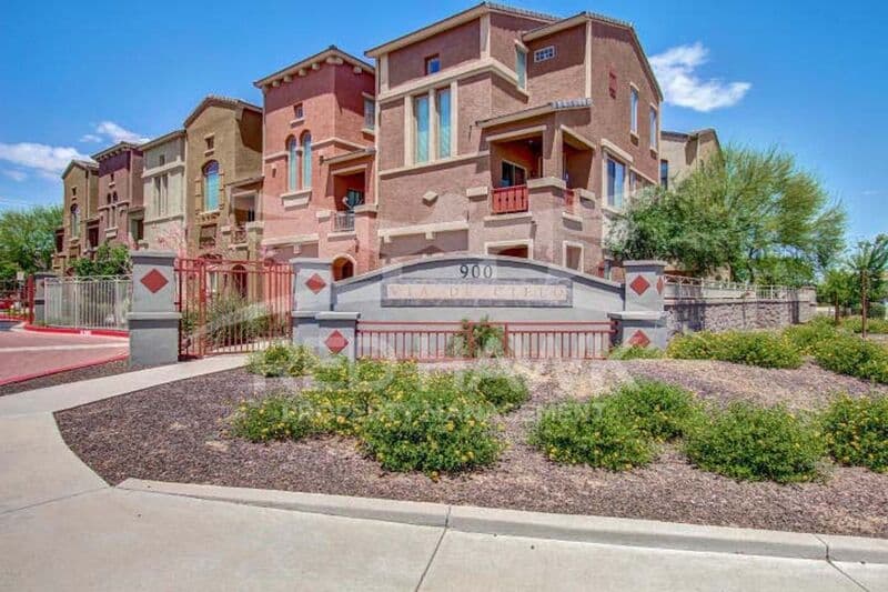 Chandler House: 900 S 94th St