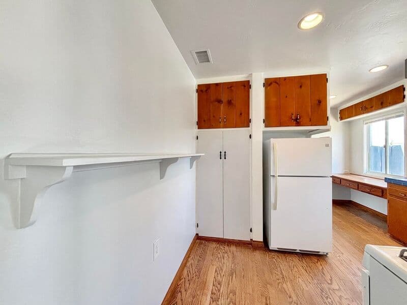 La Mesa House: 7340 W Point Ave