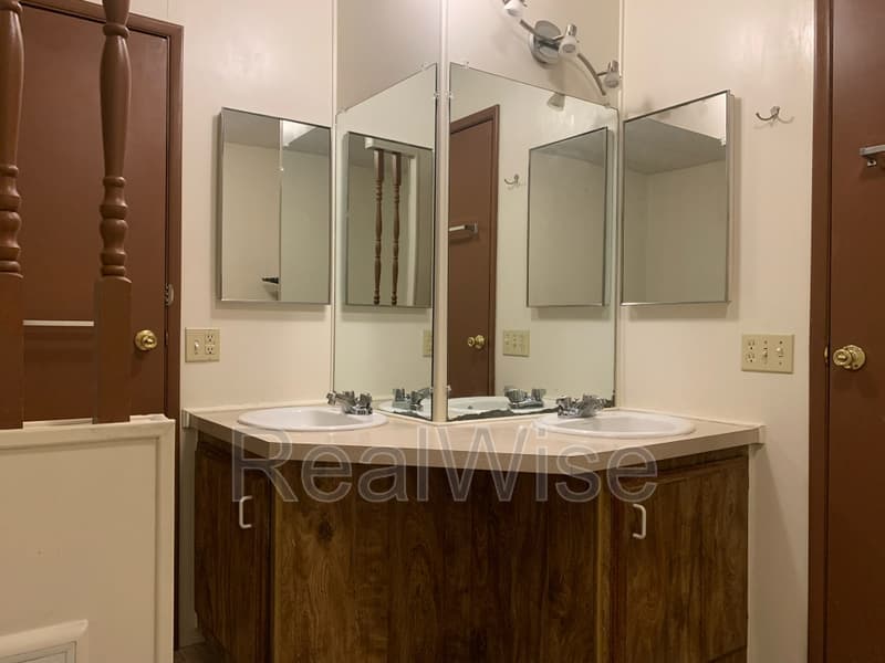 Grants Pass House: 4620 Redwood Ave