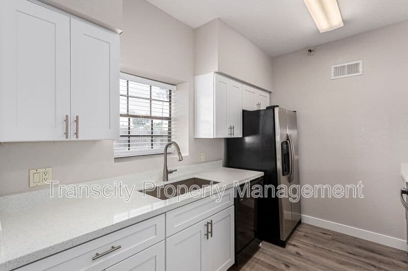 Scottsdale House: 8020 E Thomas Rd