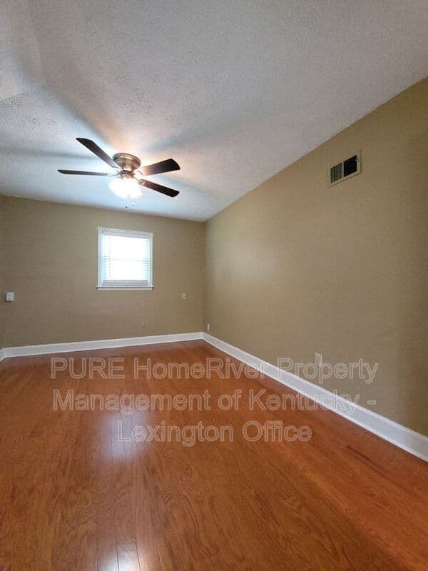 Richmond House: 106 Hammons Dr