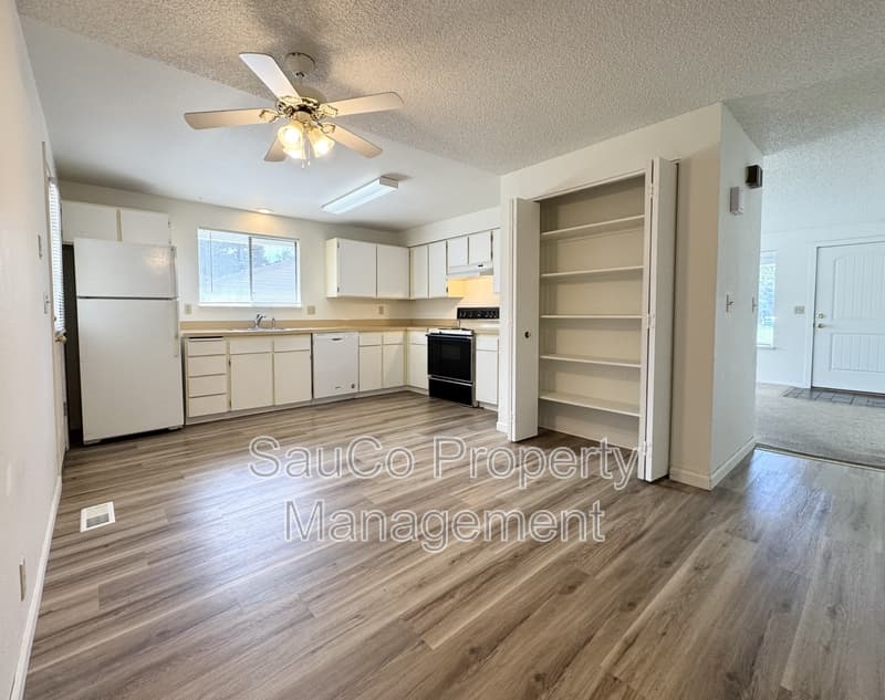 Hillsboro House: 1958 Northeast Darby Street