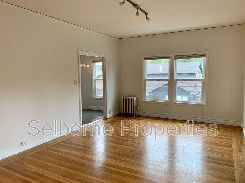 Oakland House: 507 Forest Street