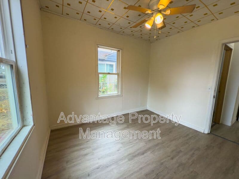 Albany House: 319 15th Ave SE