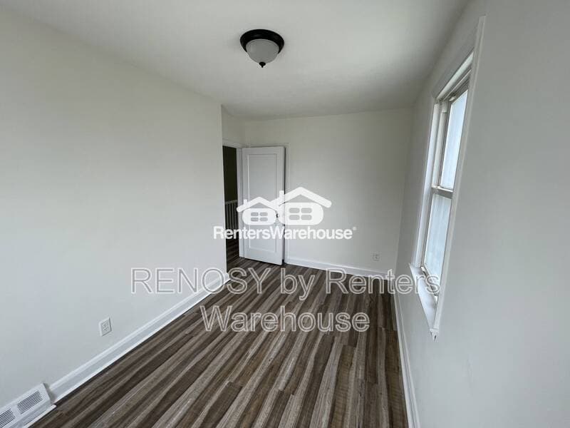 Essex House: 128 Wiltshire rd