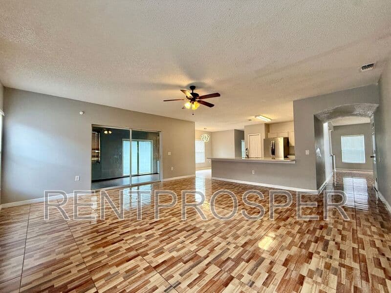 Kissimmee House: 677 Elbridge Dr