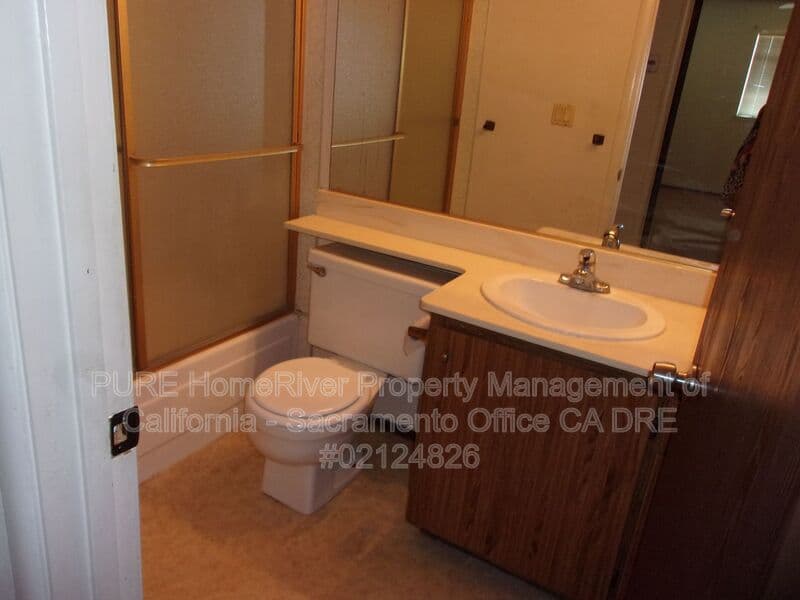 Sacramento House: 2121-2123