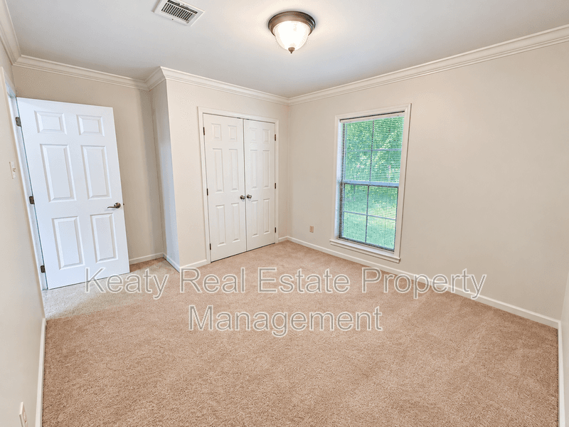 Lafayette House: 507 Lodge Drive