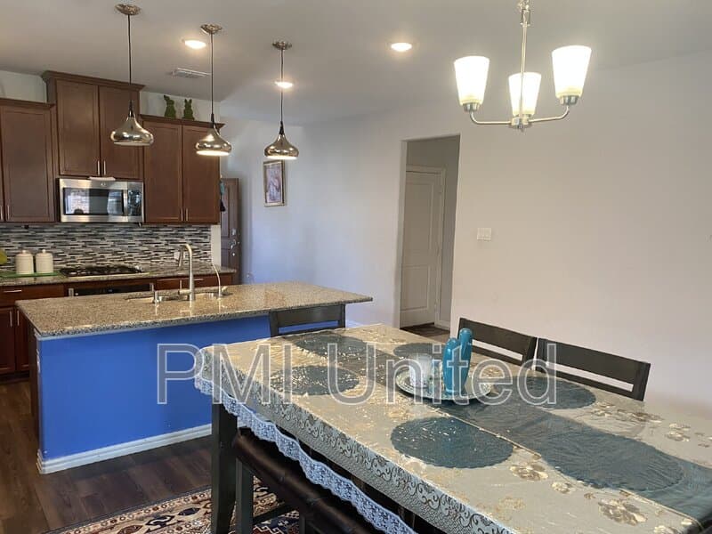 Fort Worth House: 429 Halwin Drive