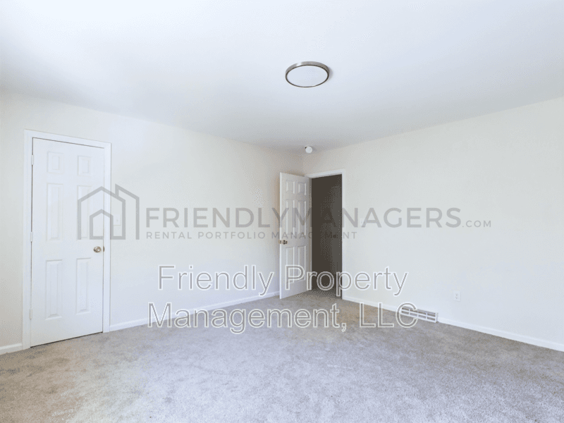 Winston-Salem House: 4071 Greene Haven Drive