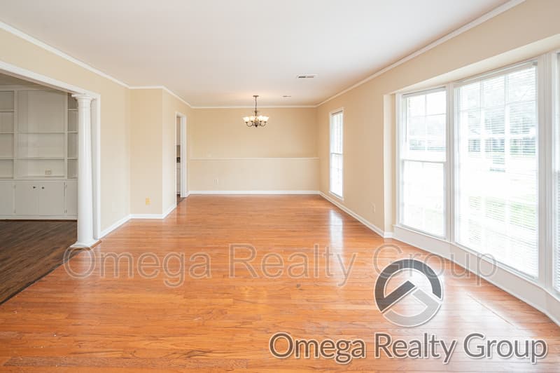 Montgomery House: 3117 Brentwood Dr