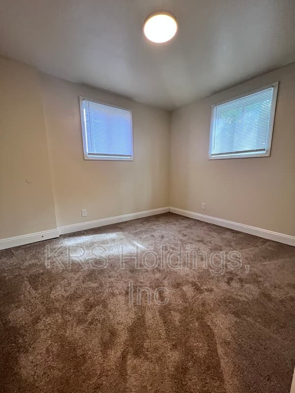 Richmond Condo: 2110 Phaup ST