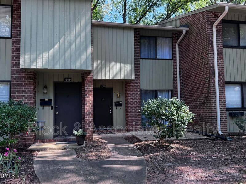 Raleigh House: 1238 Teakwood Pl