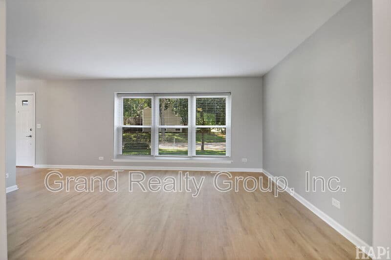 Vernon Hills House: 507 Exeter Place