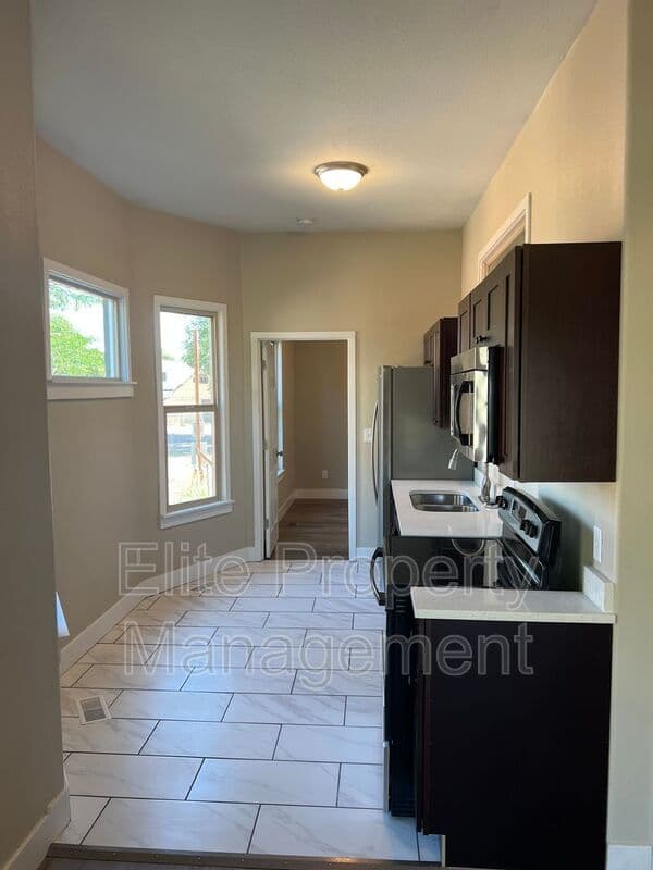 Pueblo Condo: 713 W Abriendo Ave