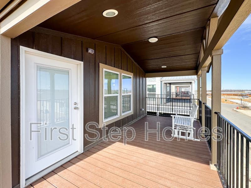Oak Point House: 153 Cabrera Street