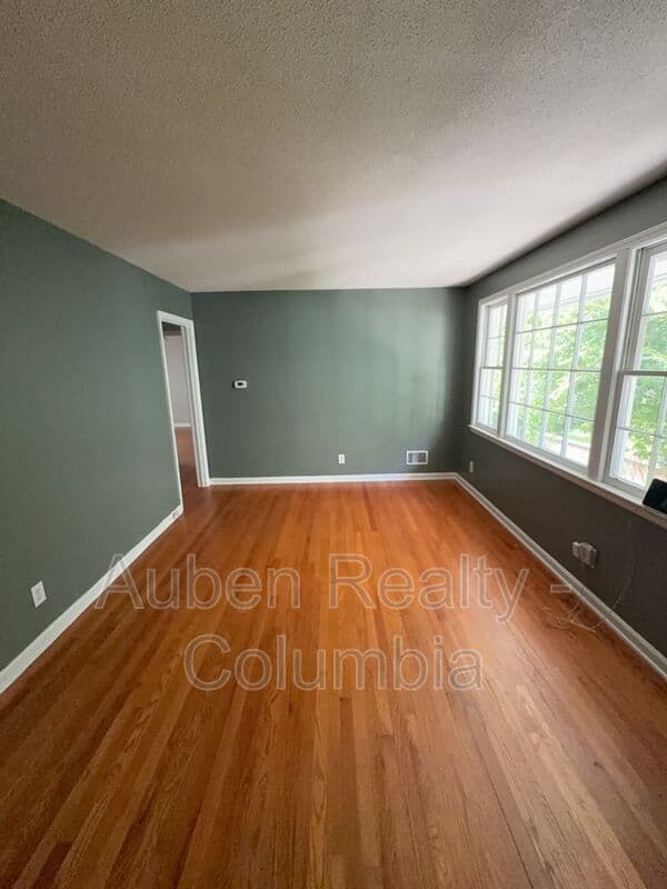 Columbia House: 1032 Lancaster St
