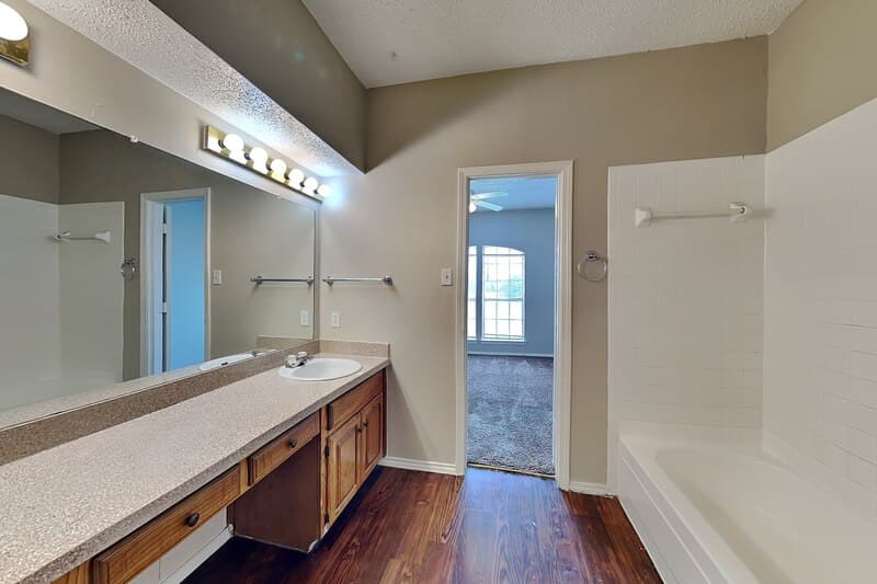 Rowlett House: 6324 Alissa Dr