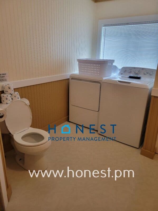 West Gardiner House: 107 Woodland Dr