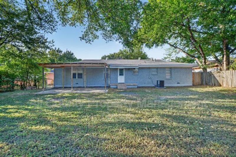 Haltom City House: 5016 Sabelle Lane