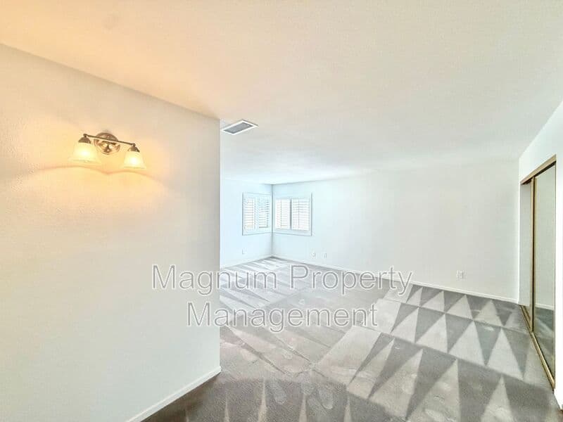 Hemet House: 25524 Sharp Dr