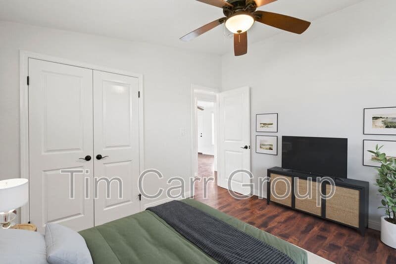 Costa Mesa Condo: 241 E 18th Street