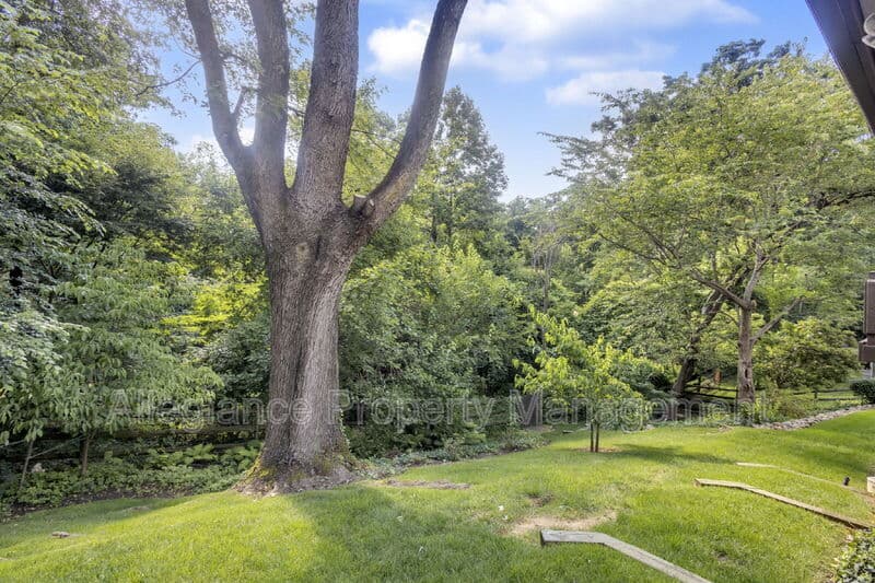 Alexandria House: 2206 Fort Ward Pl
