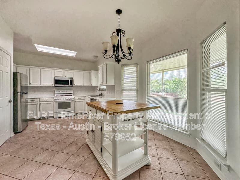 Round Rock House: 2007 Chaparral Dr