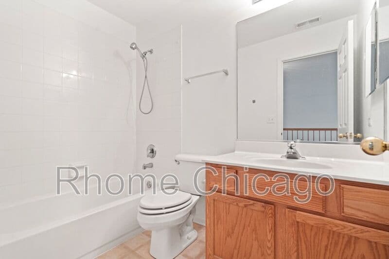 Hoffman Estates House: 6087 Halloran