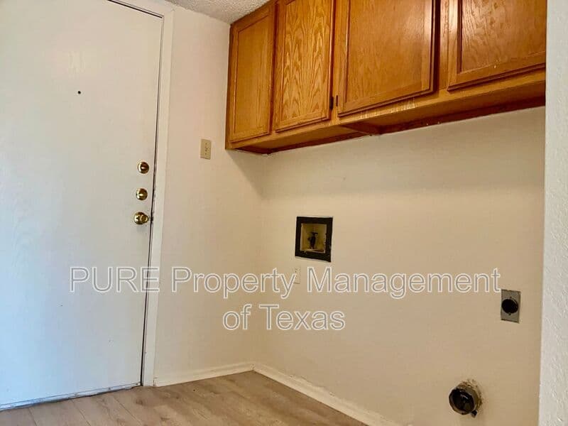 Austin Condo: 12120 Thompkins Dr.