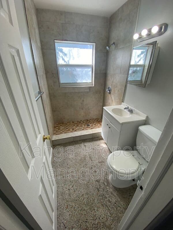 West Palm Beach House: 3716 Henry Ave