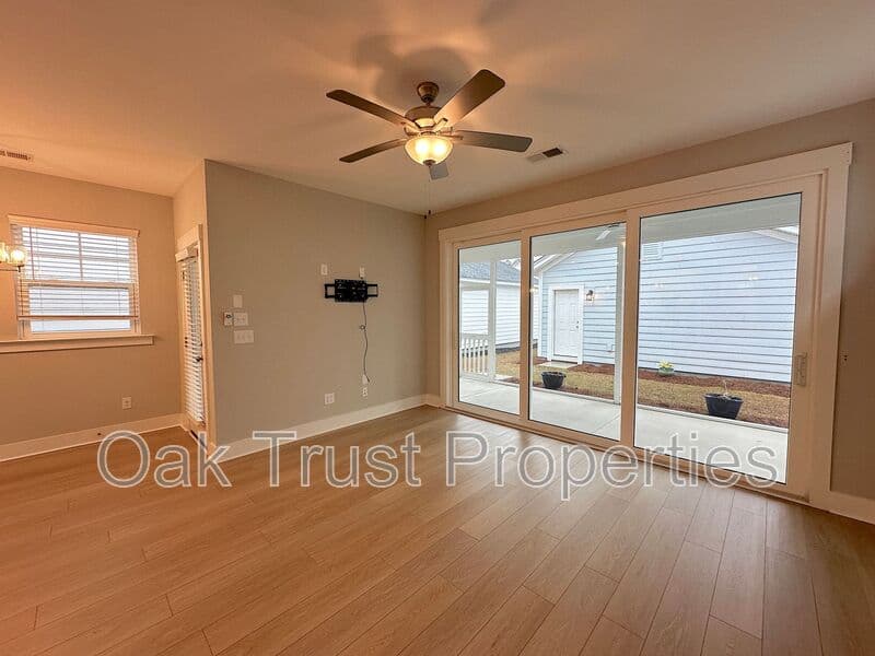 Summerville House: 651 Blueway Avenue