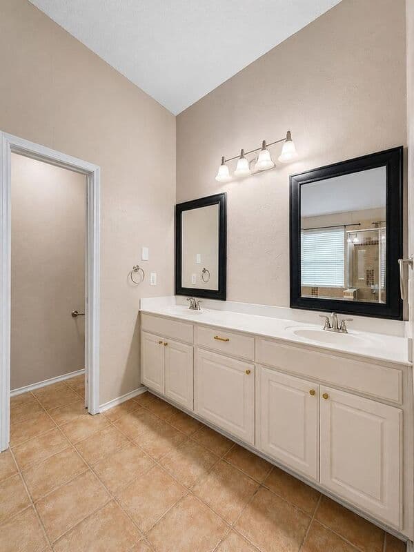 Frisco House: 10201 Max Lane