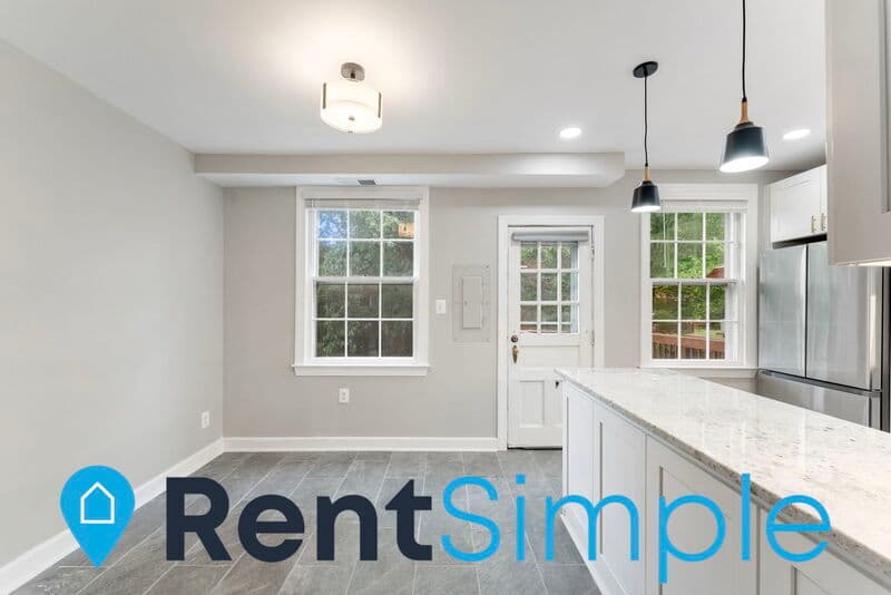 Arlington Condo: 1300 S Barton St