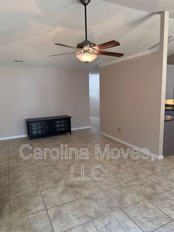 Simpsonville House: 124 W. Long Creek Ct.
