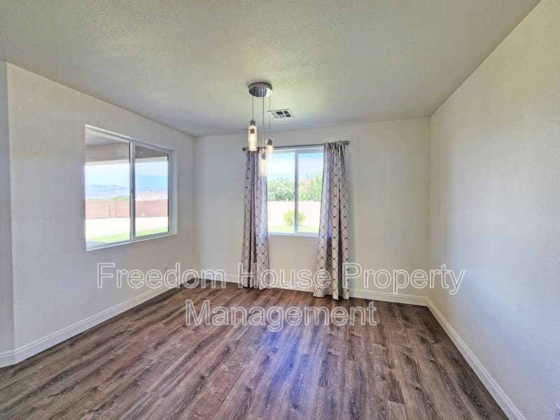 Pahrump House: 6660 Stubblefield Drive