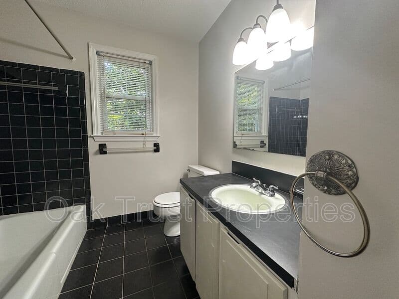 Summerville House: 213 Jimbo Road