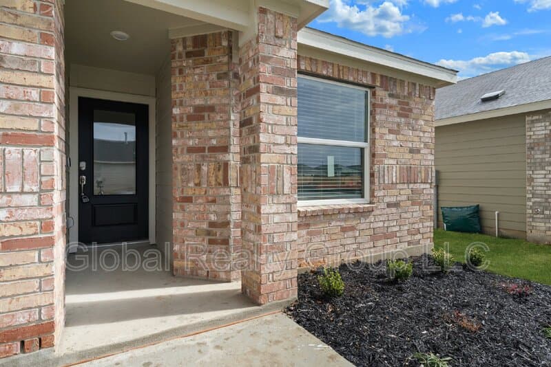 Seguin House: 9105 Navarro Vis