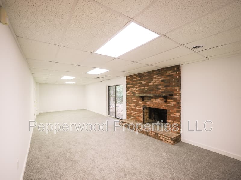 Spartanburg House: 204 Fernbrook Circle