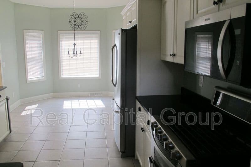 Loudonville House: 26 Cheshire Way